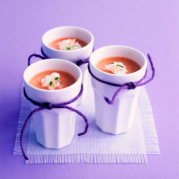 Gelatina de salmorejo con cangrejo