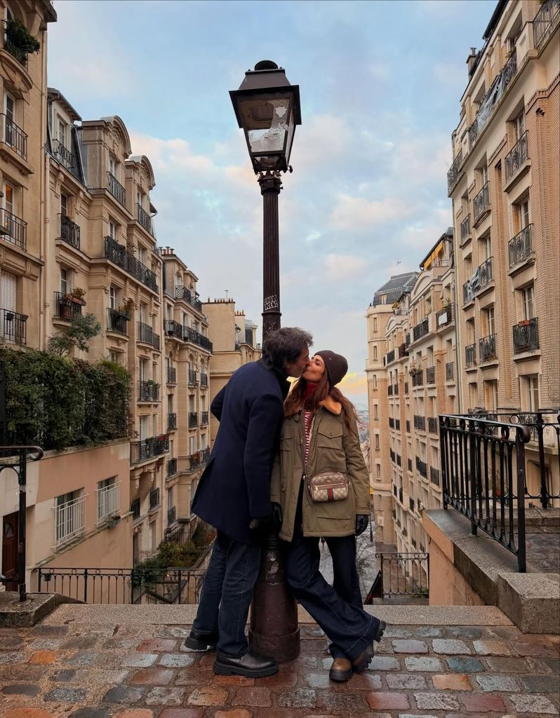 Nuria Roca y Juan del Val en el barrio de Montmartre, París, Francia
