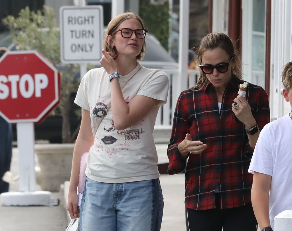 Violet guarda un gran parecido con su madre, Jennifer Garner.