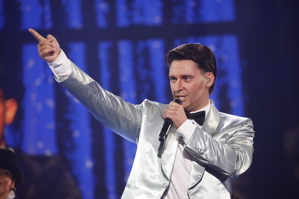 J Kbello caracterizado como Hugh Jackman