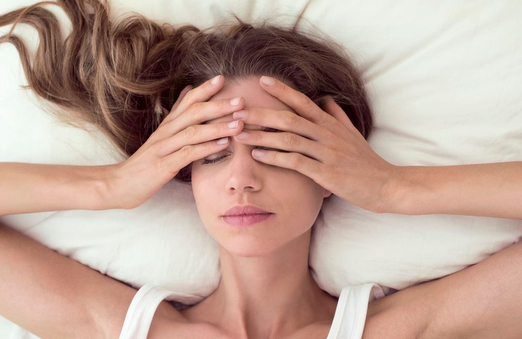 Mujer con dolor de cabeza