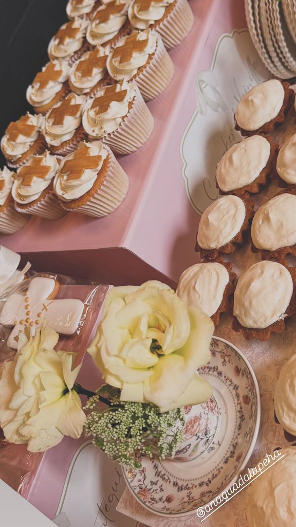 La celebración continuó en familia, con una fiesta en la que hubo postres decorados acorde a la ocasión