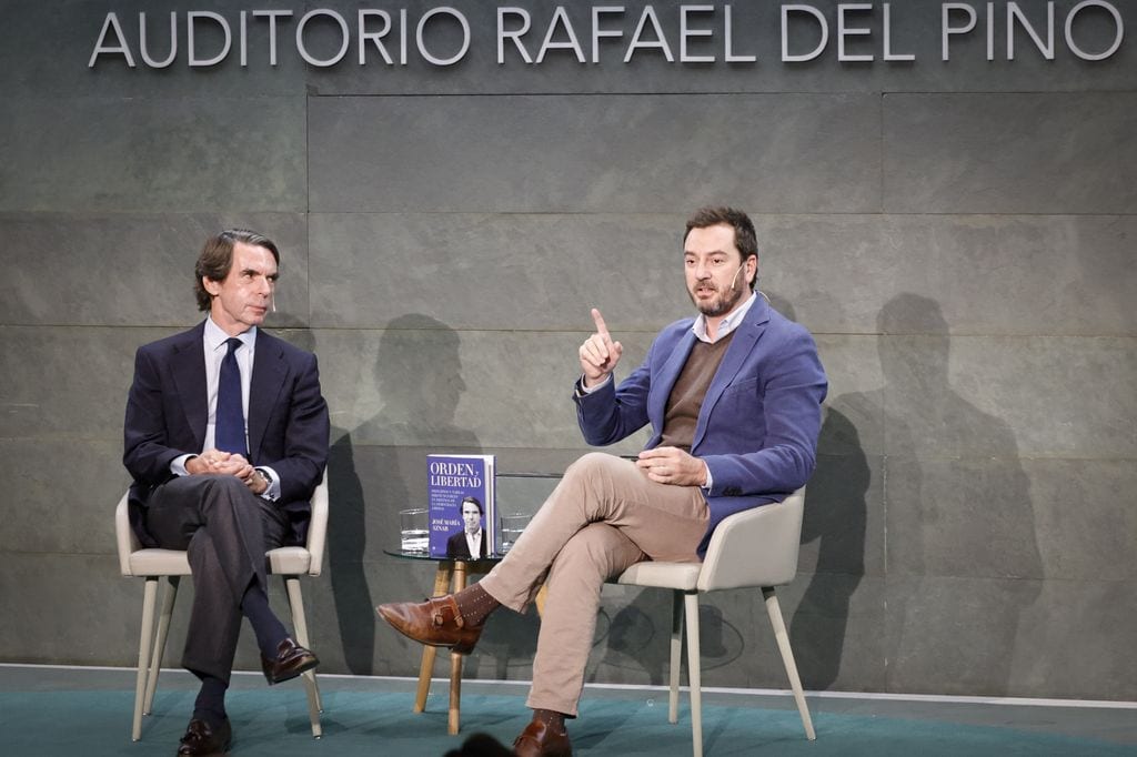 Jose Maria Aznar con el periodista Jorge Bustos