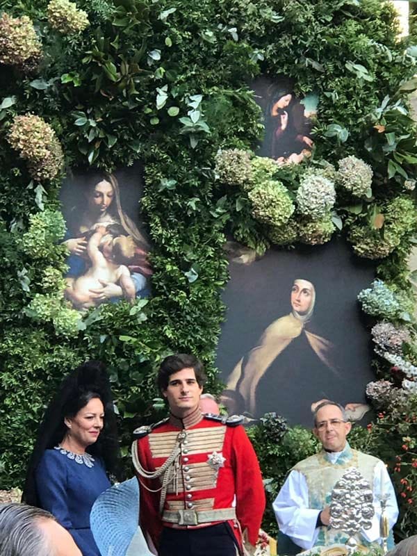 El Duque de Huéscar y su madre, Matilde Solís, en el día de su boda