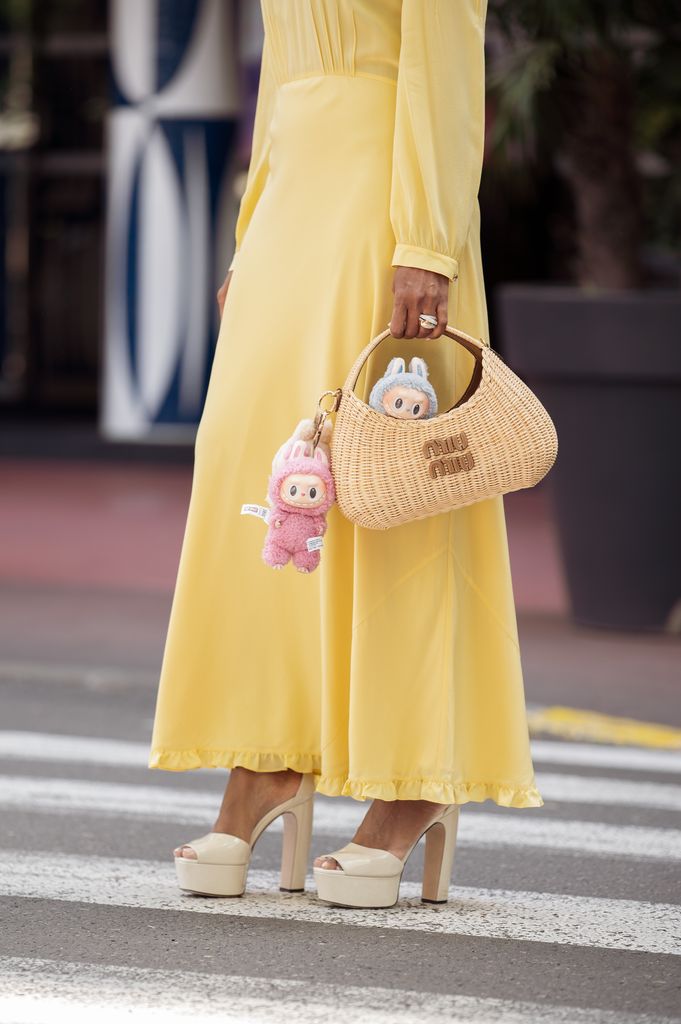 Este tipo de accesorios se llevan en todos los tipos de bolsos. 