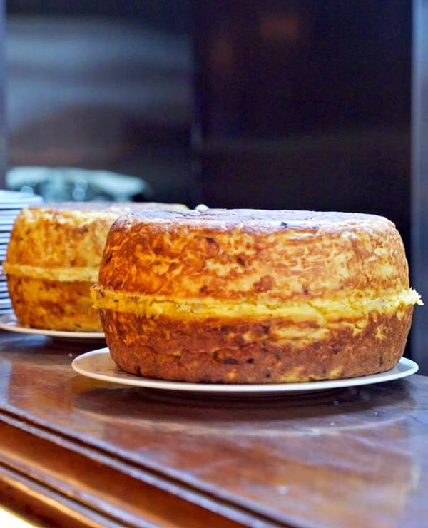 Tortilla de patata, tamaño XXL, en Antonio Romero. 