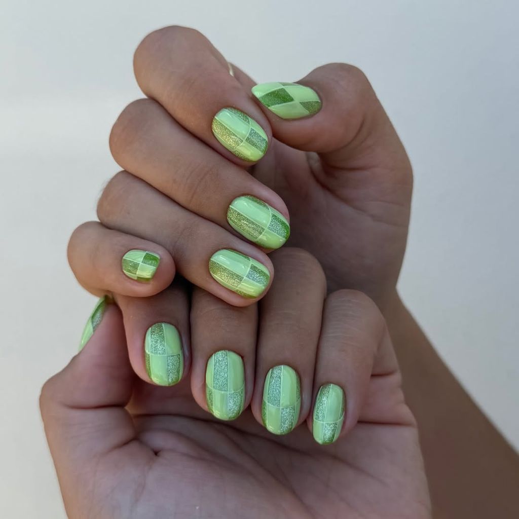 Manicura en tonos verde 