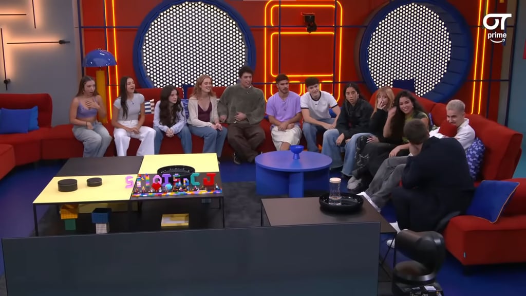 El cantante se sentó con ellos para darles una charla