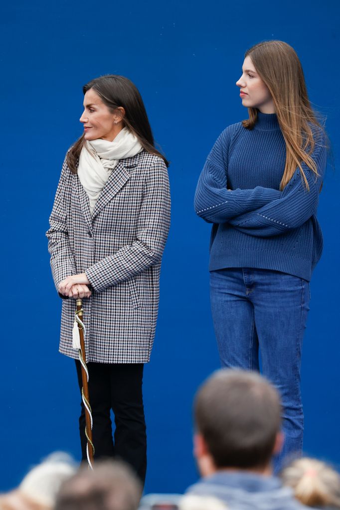 Plano entero de la Reina Letizia durante la entrega del Premio Pueblo Ejemplar 2024