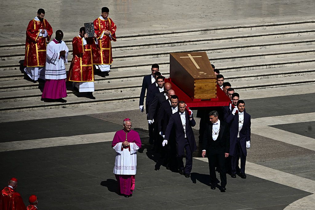 El sencillo ataud del Papa Francisco      