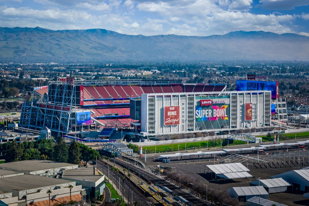 El domingo 8 de febrero, el Levi’s Stadium de Santa Clara, California, se vestirá de gala para recibir uno de los eventos más esperados del año.