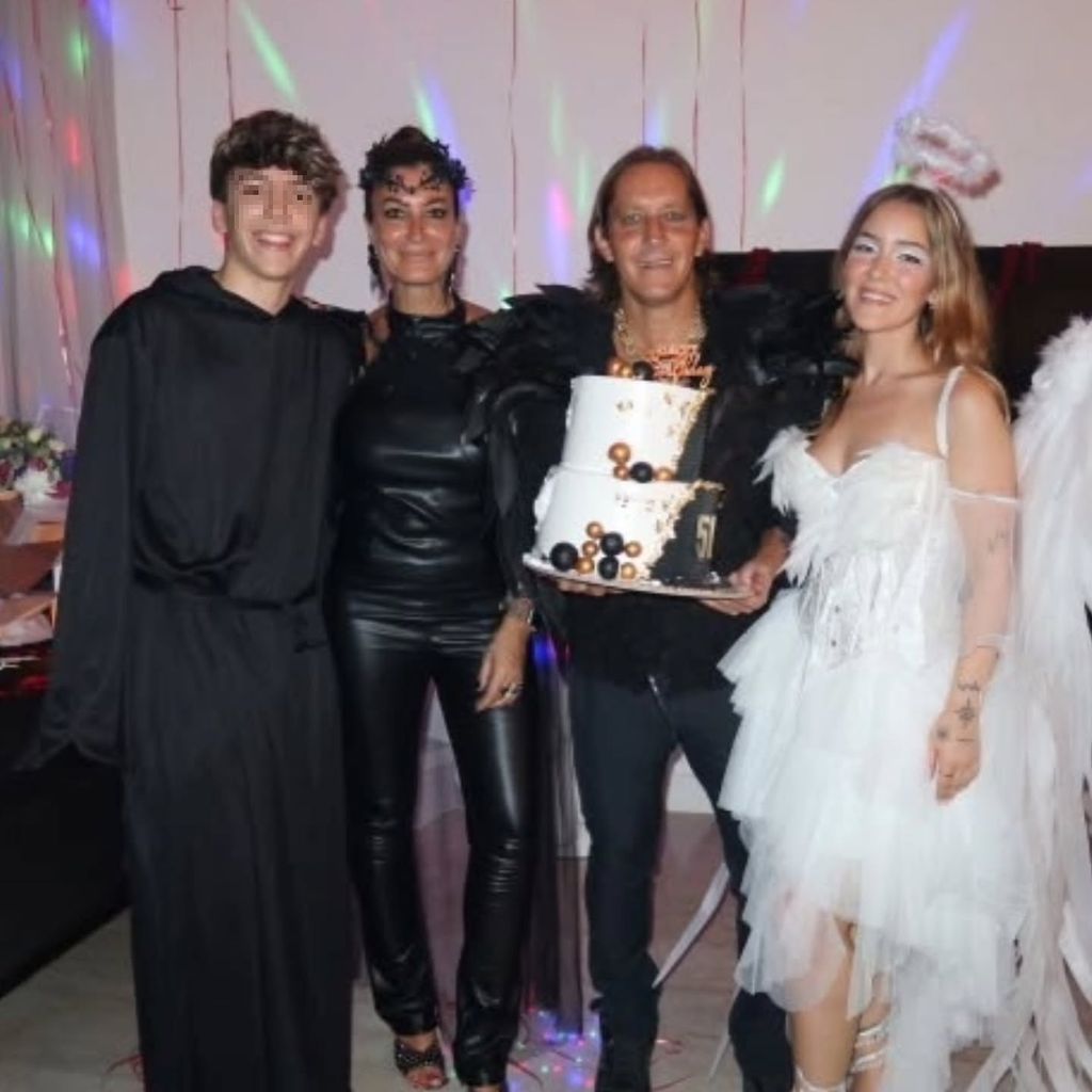 Míchel Salgado junto a su mujer y dos de sus hijos en la celebración de su 51 cumpleaños