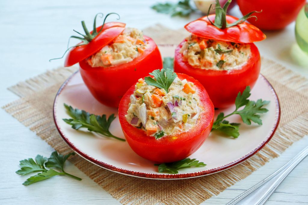 Tomates rellenos de ensaladilla
