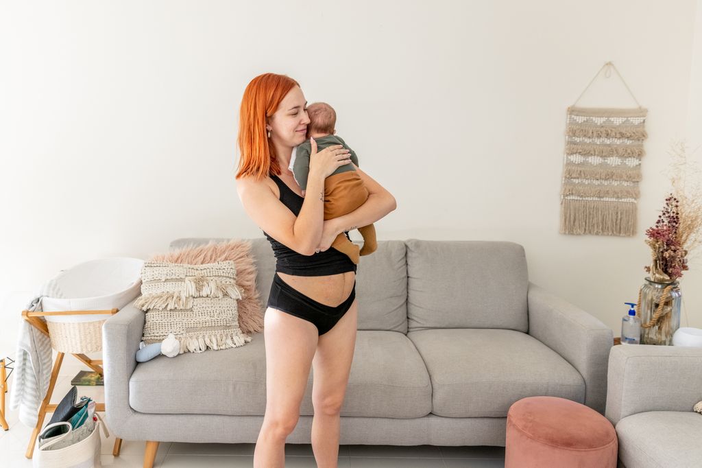 Tras dar a luz, hay un mar de emociones y cambios físicos en las madres.