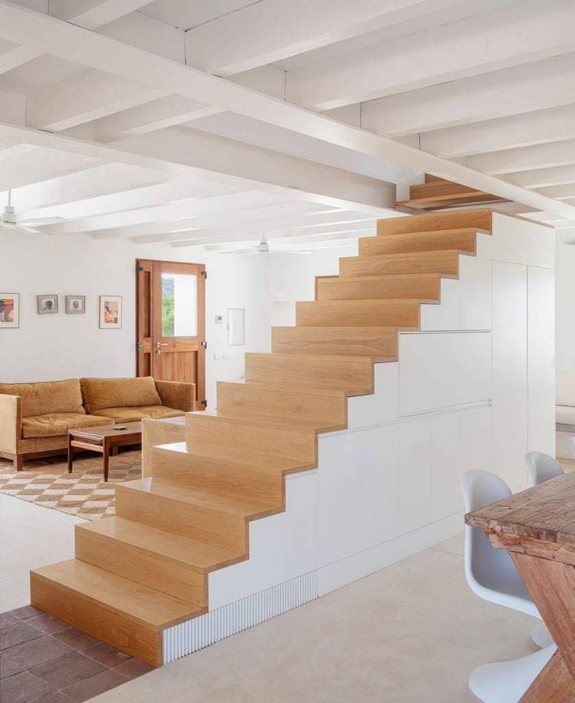 Escalera con almacenaje