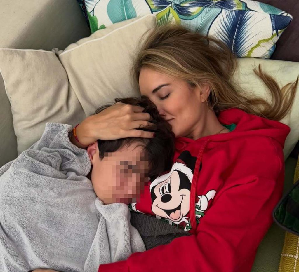 Alba Carrillo, junto a su hijo Lucas