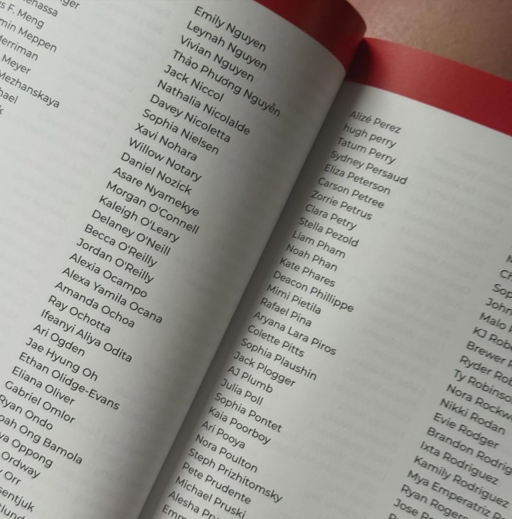 La actriz comparte el lugar que ocupa su hijo en la graduación