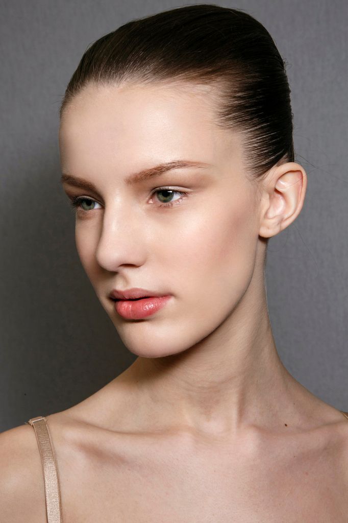 Modelo en el backstage de Dior