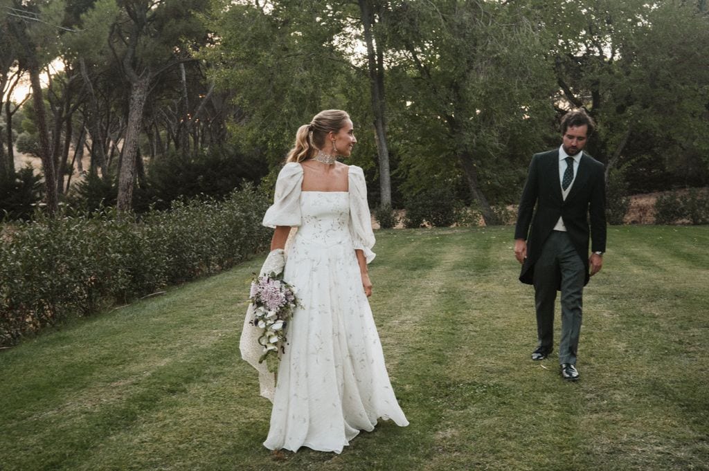 Vestido de novia pintado a mano con flores