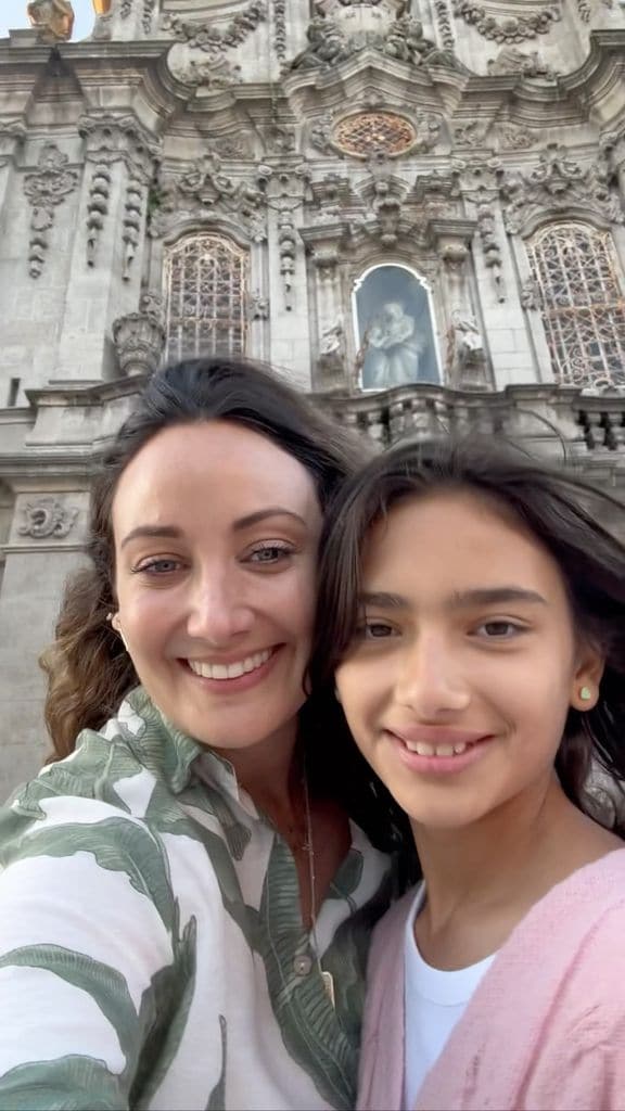 Karla Monroig con su hija Zoé.