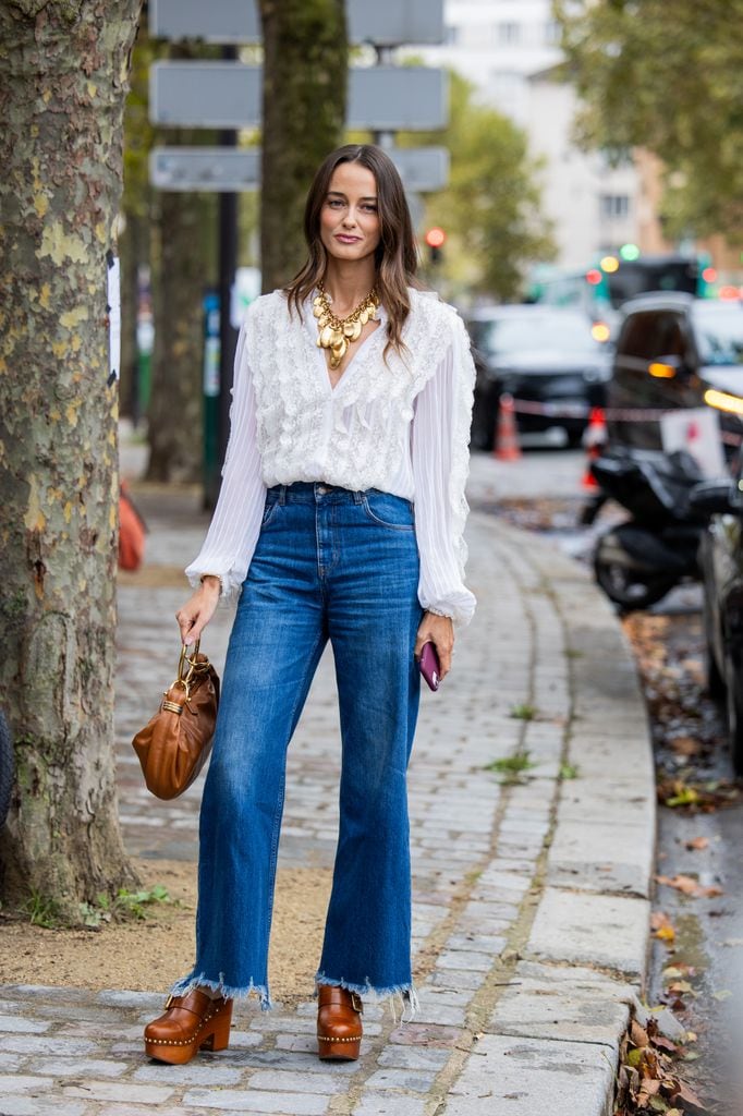 Cómo llevar las blusas bohemias que son tendencia en primavera 2025