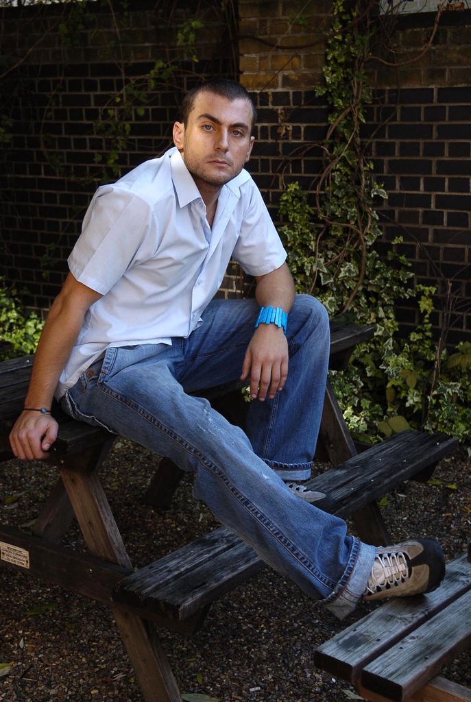 El actor Paul Danan