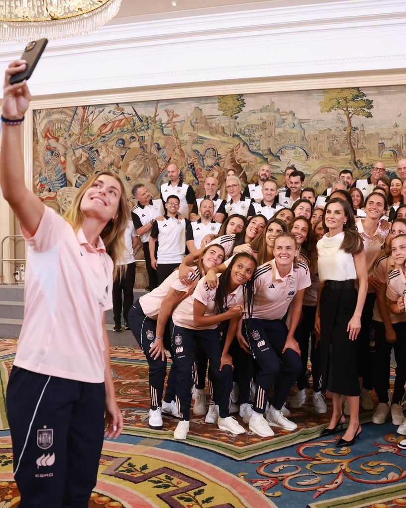 La Reina recibe en el Palacio de la Zarzuela a la Selección Española Absoluta de Fútbol Femenino