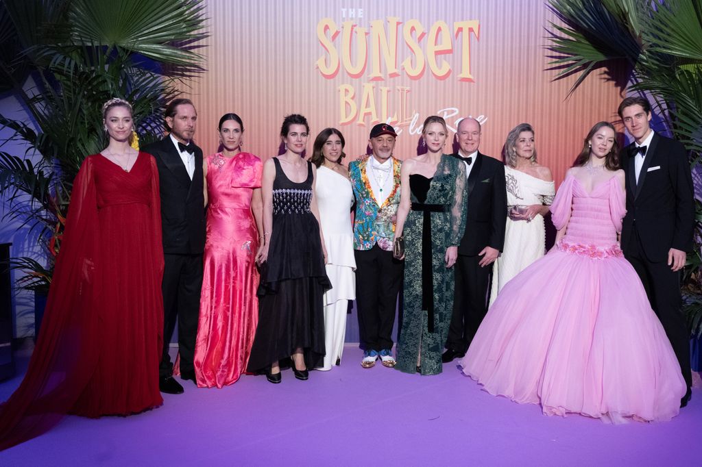 Beatrice Borromeo, Andrea Casiraghi, Tatiana Santo Domingo, Charlotte Casiraghi, Blanca Li, Christian Louboutin, la princesa Charlene de Mónaco, el príncipe Alberto II de Mónaco, la princesa Carolina de Hanover, Alexandra de Hanover y Ben Sylvester-Strautmann en el Baile de la Rosa