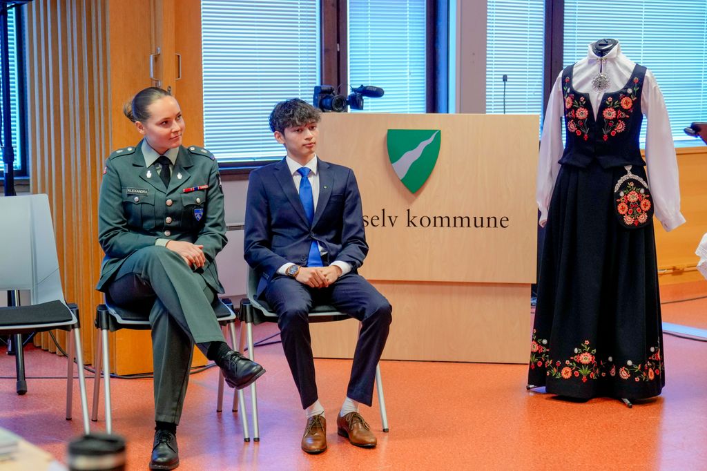 La princesa Ingrid se lleva un recuerdo para siempre: un traje regional, una prenda que los miembros de la Familia Real noruega utilizan tanto en celebraciones públicas como familiares