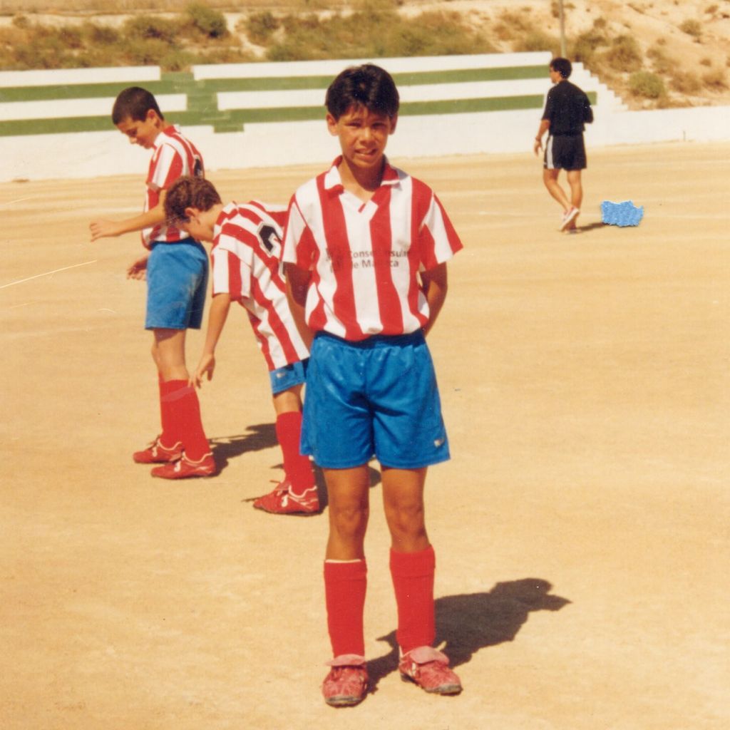 Rafa Nadal, en otra de las imágenes que ha compartido en sus redes, recordando su pasión por el fútbol
