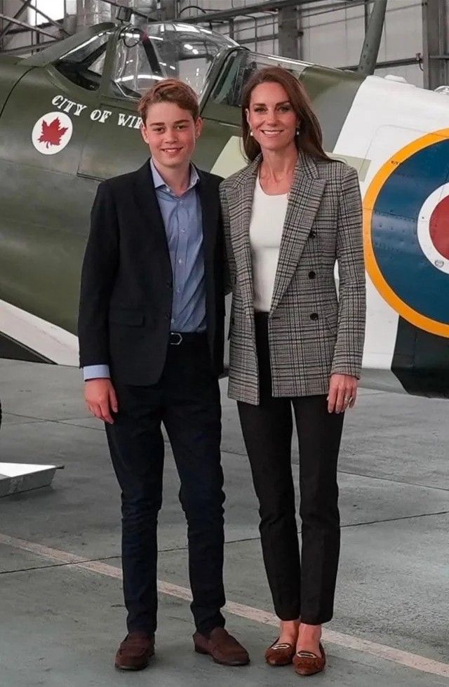 Kate Middleton junto a su hijo George en el Día de las Fuerzas Armadas, 2026.