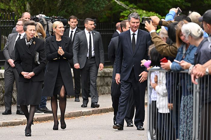 familia real en balmoral tras la muerte de isabel ii