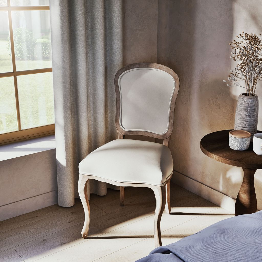 Silla estilo Luis XVI tapizada en beis
