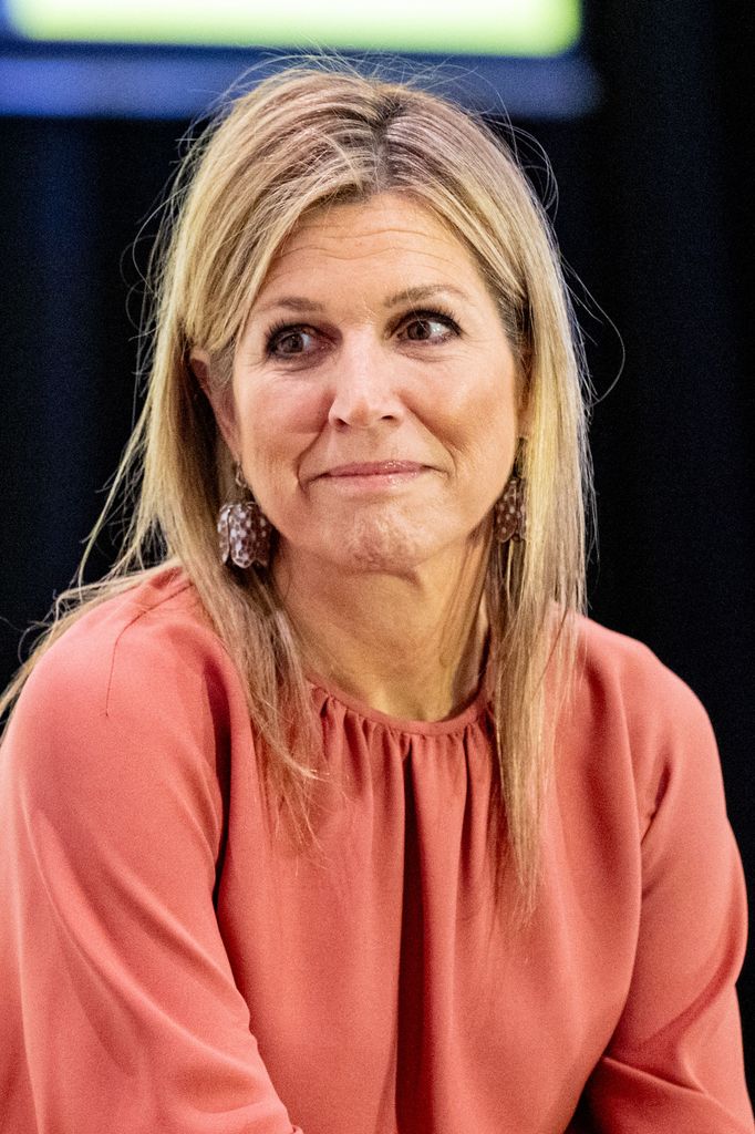 Máxima y sus pendientes de Luz Camino