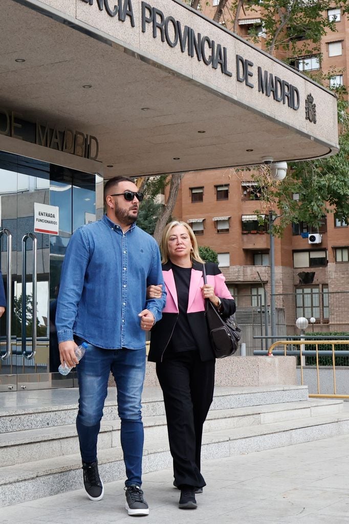 Belén Esteban saliendo de los juzgados