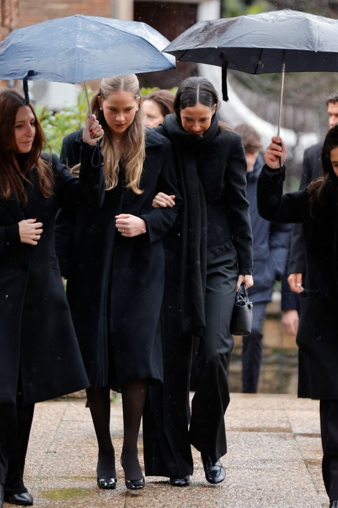 Irene Urdangarín y Victoria Federica en el último adiós a la princesa Irene de Grecia en Madrid, 2026. 