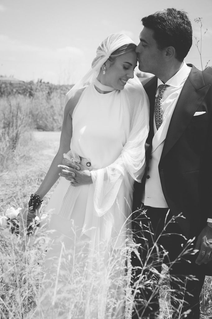 Nerea con vestido de Laura Ponte y su marido, Saimon