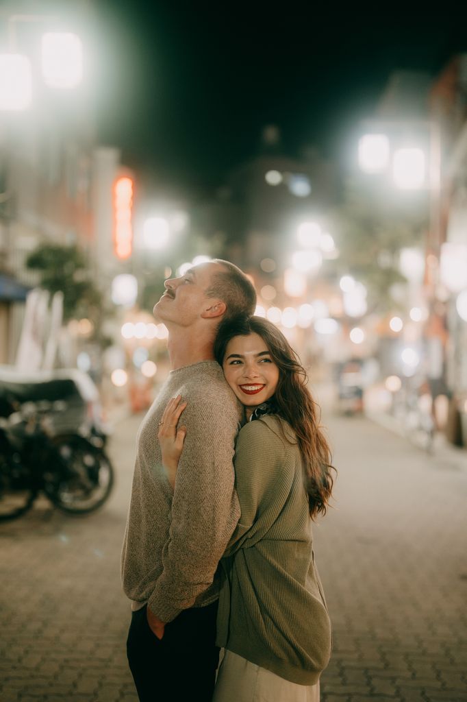 pareja abrazo