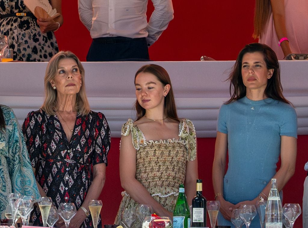 Carolina de Mónaco y sus hijas Carlota y Alejandra en la hípica de Montecarlo