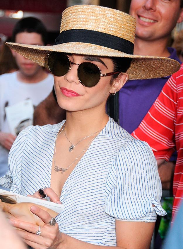 celebrities_con_sombreros_vanessa_hudgens_1