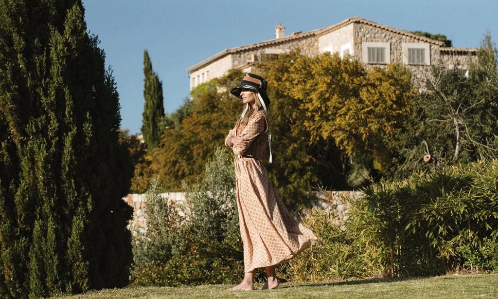 Andrea Pascual posa en su casa de Mallorca en ¡HOLA! Living