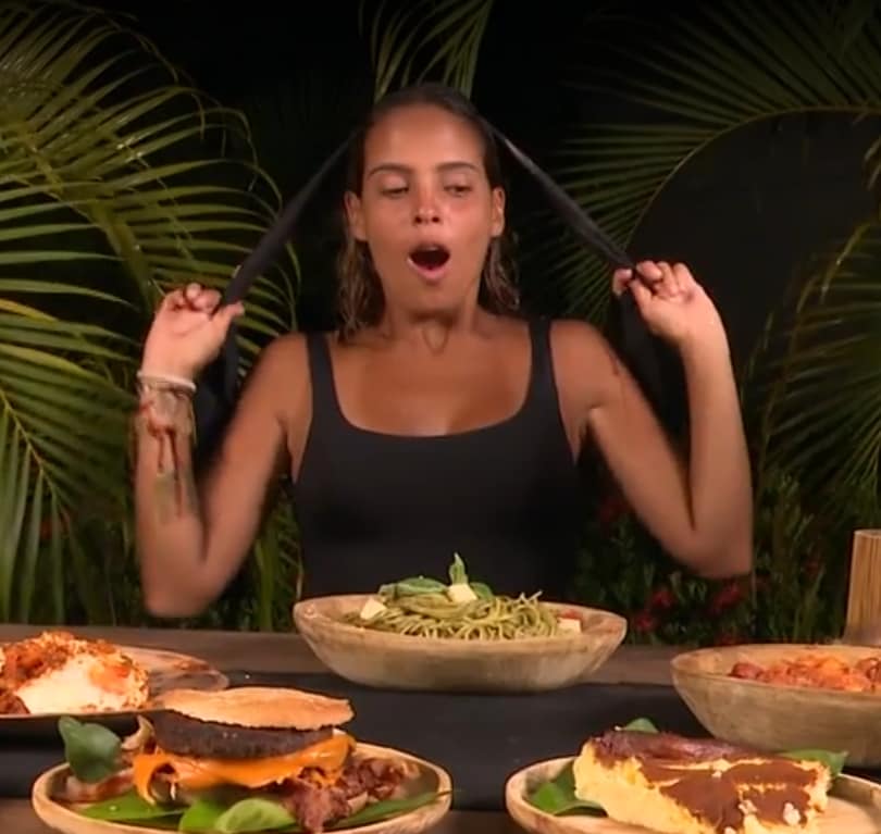 Gloria Camila con su banquete personal