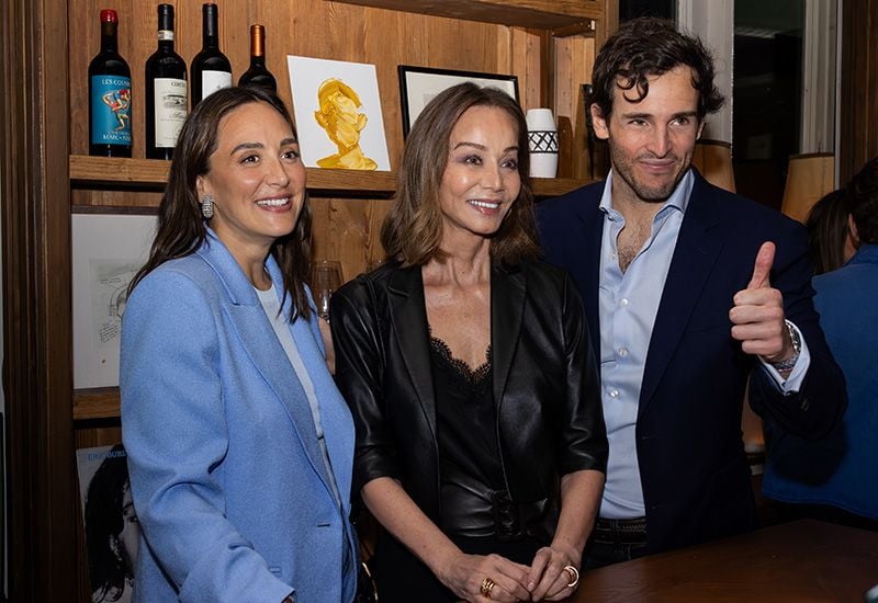 Tamara e Íñigo junto a Isabel Preysler