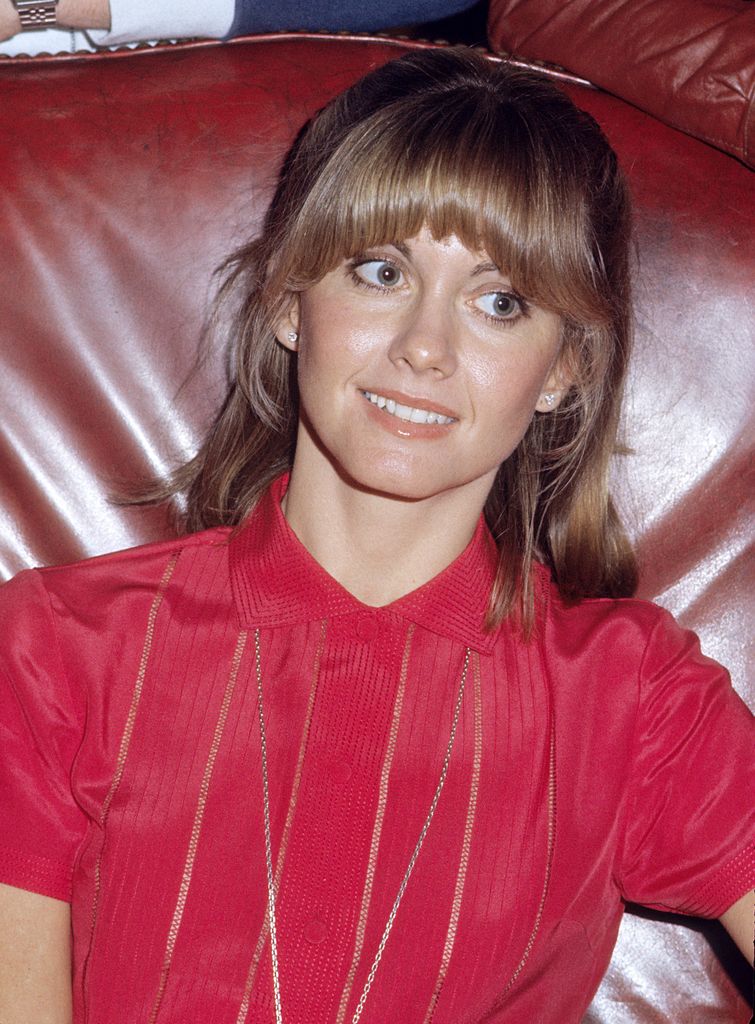 Sandy, el personaje de Olivia Newton-John, queda bajo la tutela de las Pink Ladies