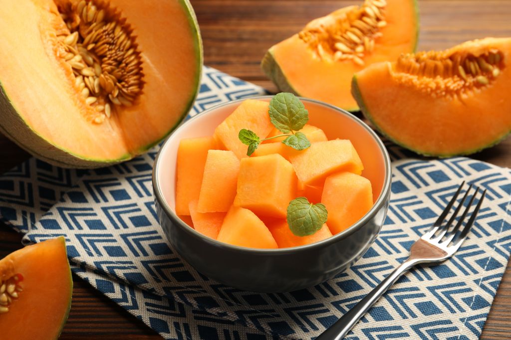 El melón Cantaloup tiene el dulzor justo para hacer deliciosas y refrescantes sopas frías de verano.