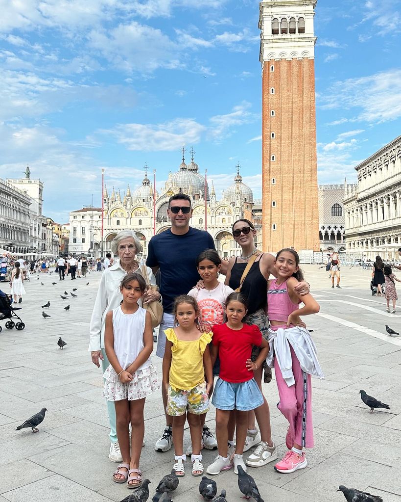 Jacky Bracamontes y su esposo Martín Fuentes vacacionan por Europa desde hace algunas semanas.