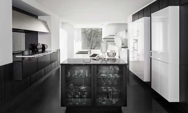 Esta propuesta de SieMatic (siematic.com) ofrece un nuevo lenguaje de diseño para la cocina, con marcos sutiles, materiales metálicos y laca metalizada. Belleza y funcionalidad de la mano.
