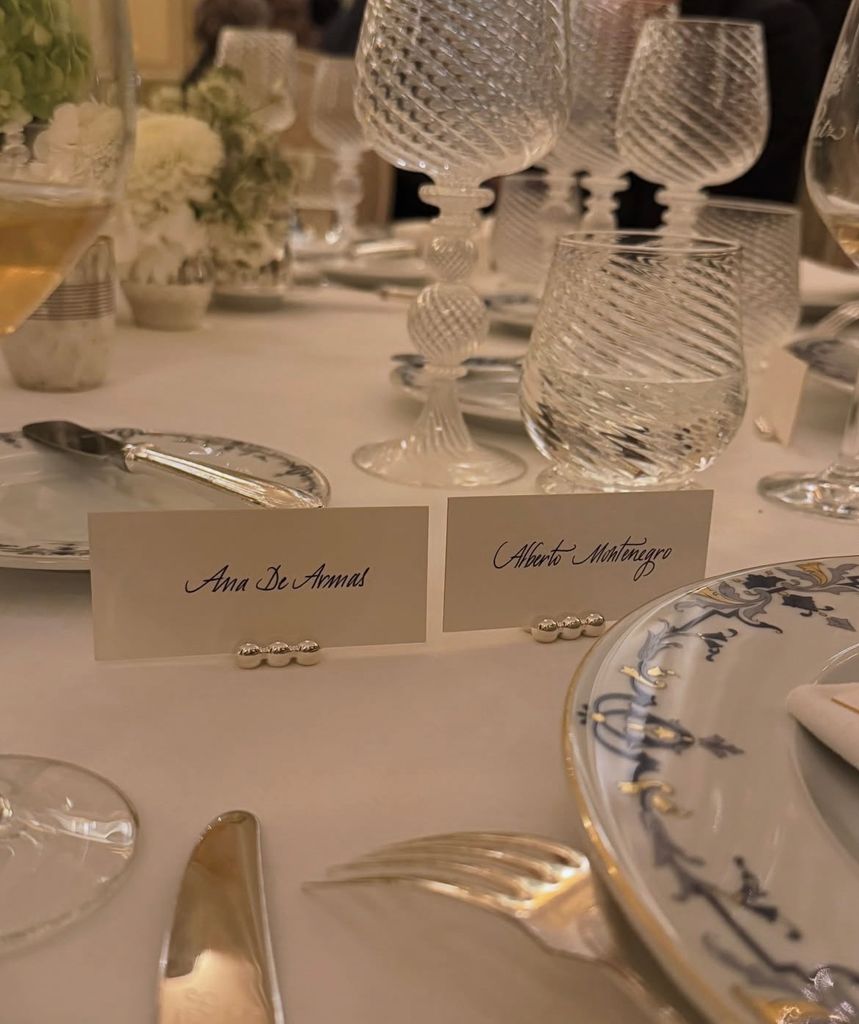 Ana de Armas acompañada por Beto Montenegro en una cena de gala