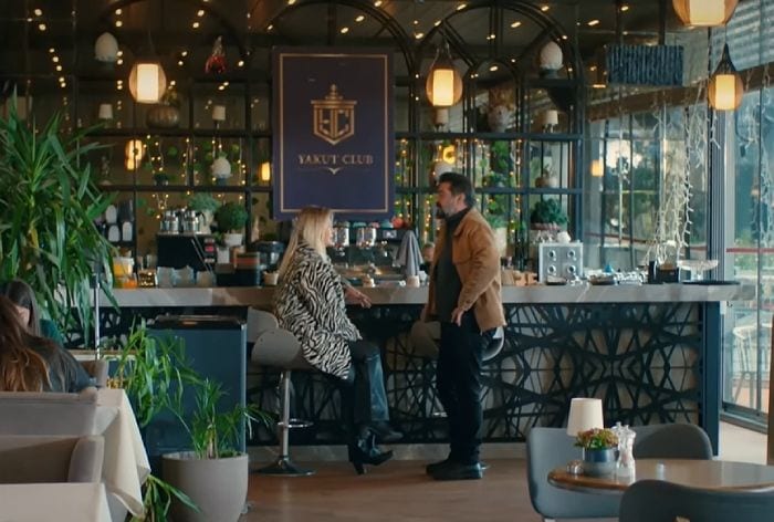 Sevval traiciona a Akif en 'Hermanos' y le revela a Suzan que su marido le es infiel