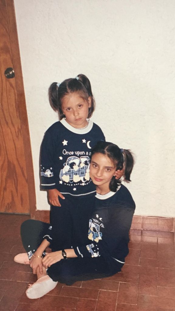 Aislinn Derbez y Michelle Aguilera cuando eran niñas.